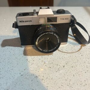 YN300 Vintage 35mm Film Camera - Black & Silver